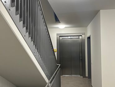 Hausflur Landhauseck mit Aufzug